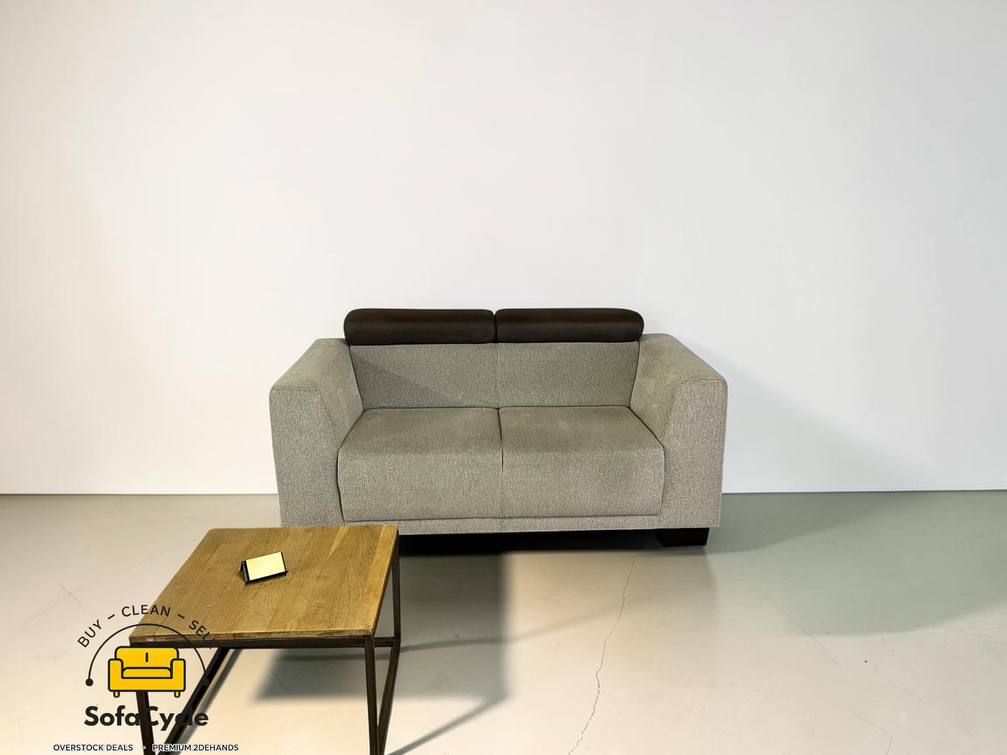 Montèl 2-zit grijs in stof showroommodel – tweedehands