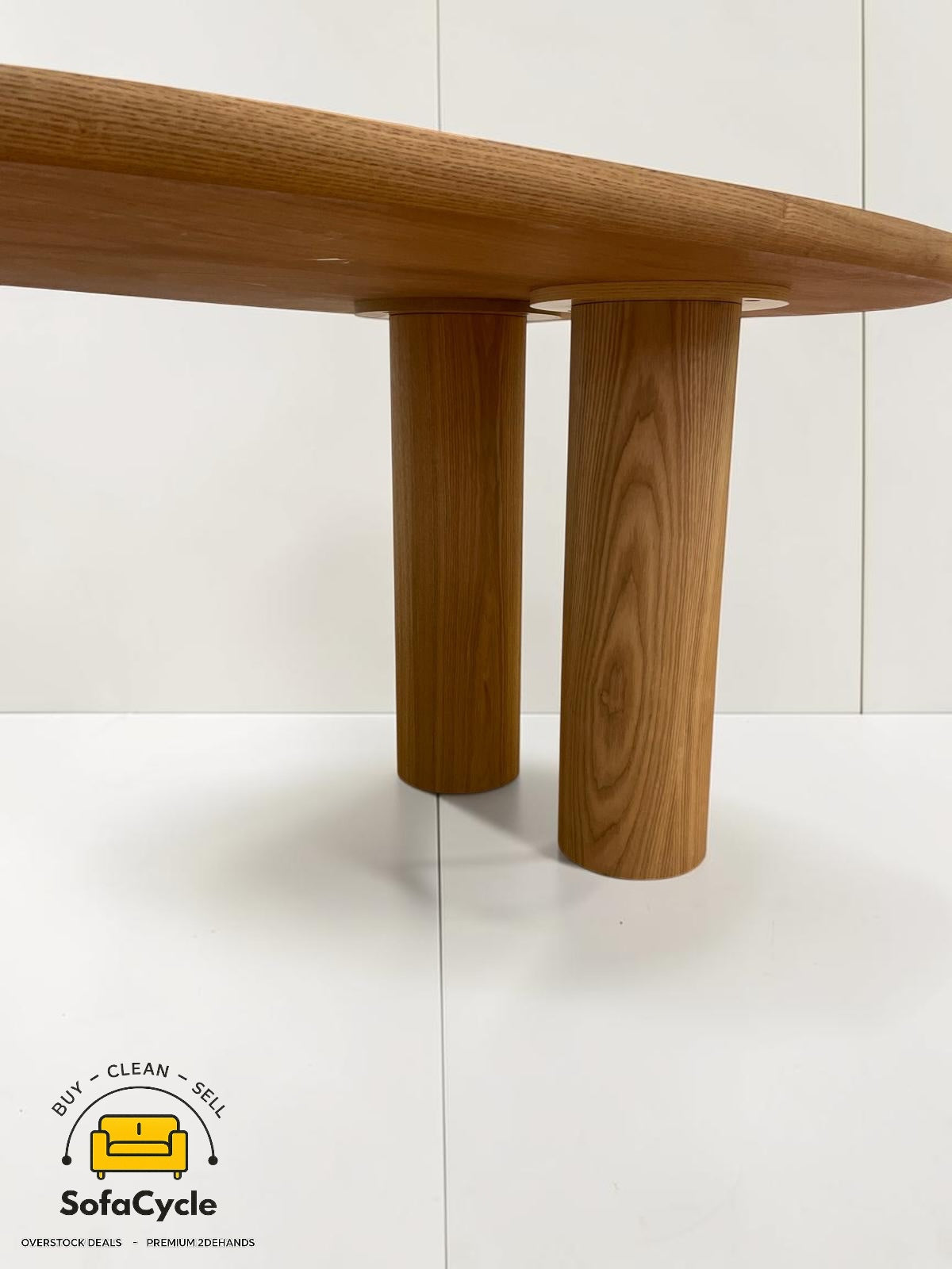 Organische walnoot eettafel – unieke traanvorm (design statement)