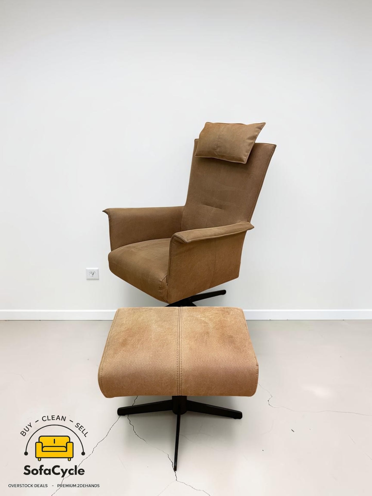 Henders & Hazel fauteuil cognac met voetbankje – tweedehands