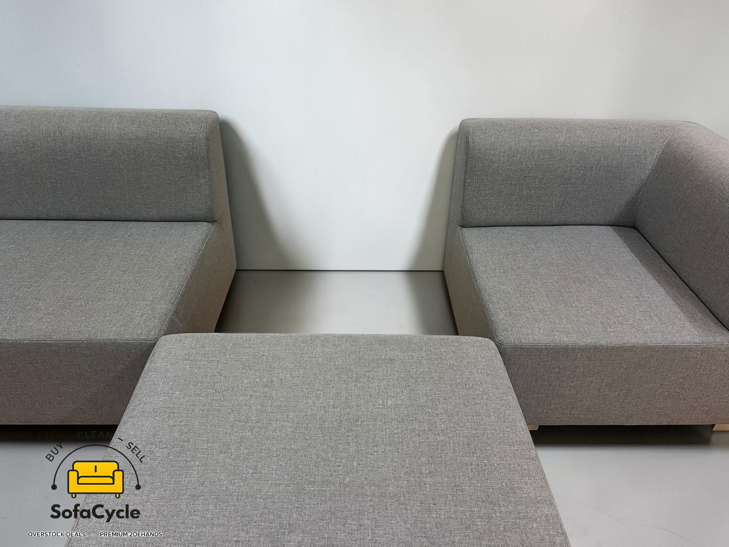 Hoekzetel grijs in stof met poef, modulair – tweedehands