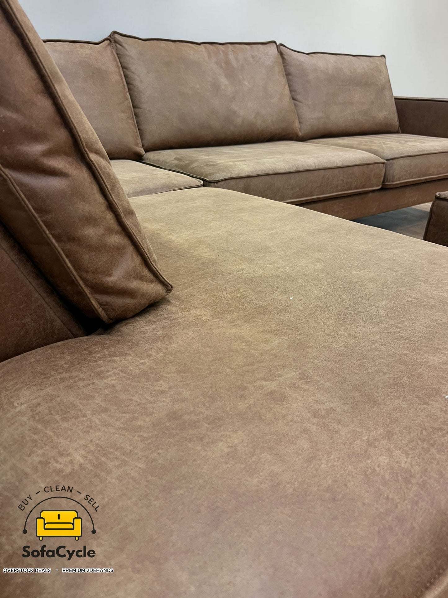 Hoekzetel cognac in microvezel met poef – tweedehands