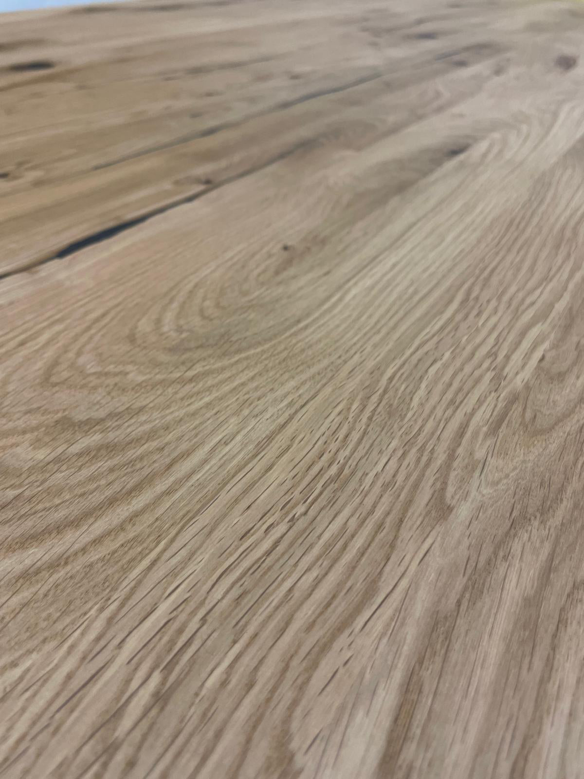 Massief eiken eettafel – robuust design met metalen poten (NIEUW)