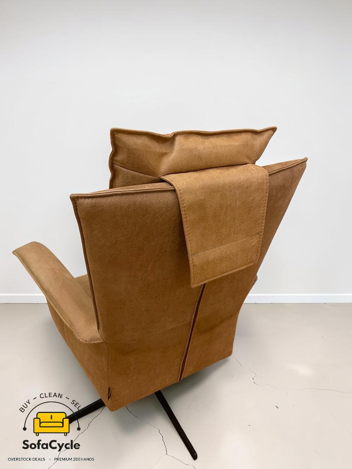 Henders & Hazel fauteuil cognac met voetbankje – tweedehands