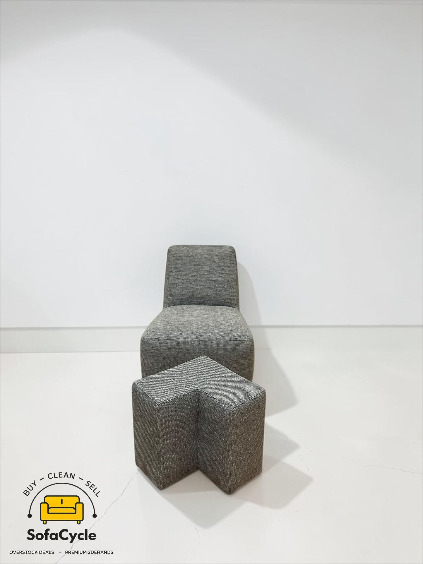 Koozo Robin Junior fauteuil grijs met poef – tweedehands
