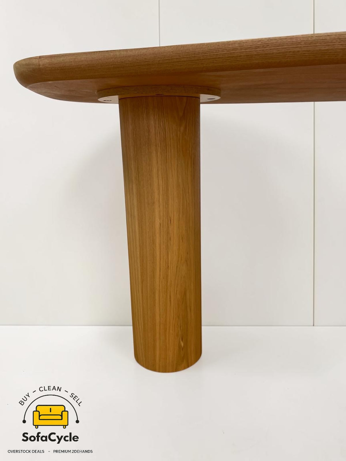 Organische walnoot eettafel – unieke traanvorm (design statement)