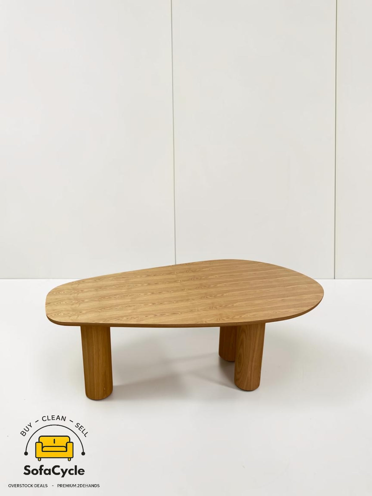 Organische walnoot eettafel – unieke traanvorm (design statement)