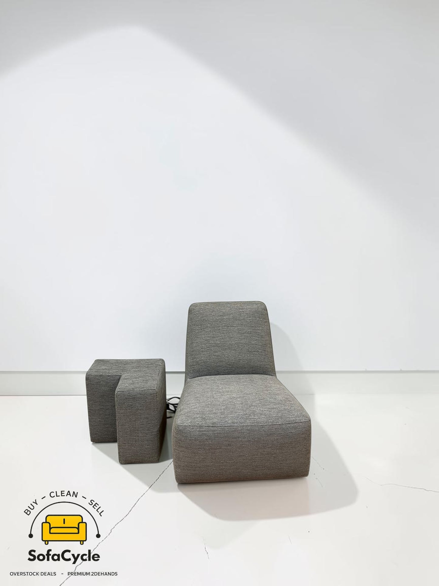 Koozo Robin Junior fauteuil grijs met poef – tweedehands