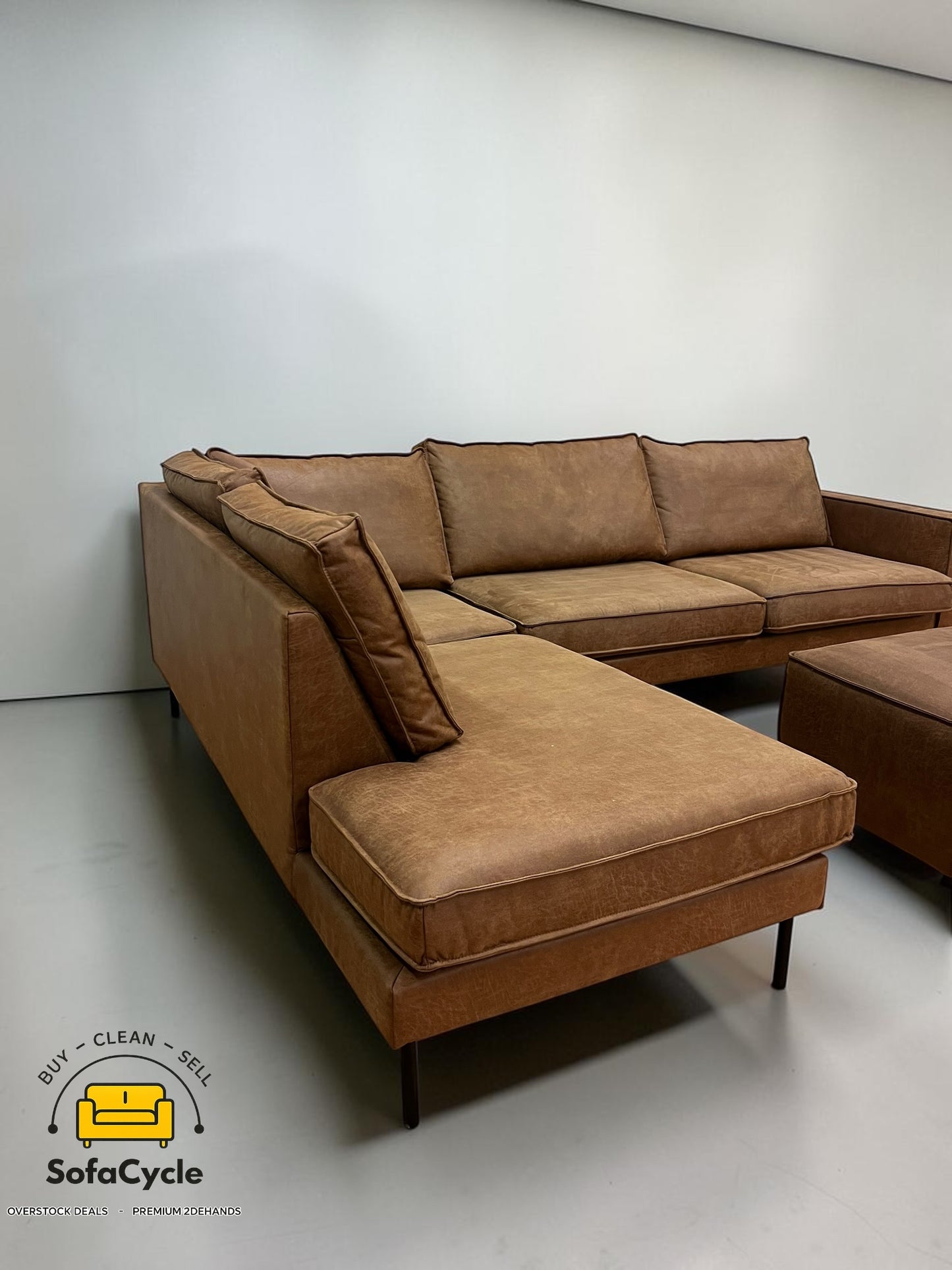 Hoekzetel cognac in microvezel met poef – tweedehands