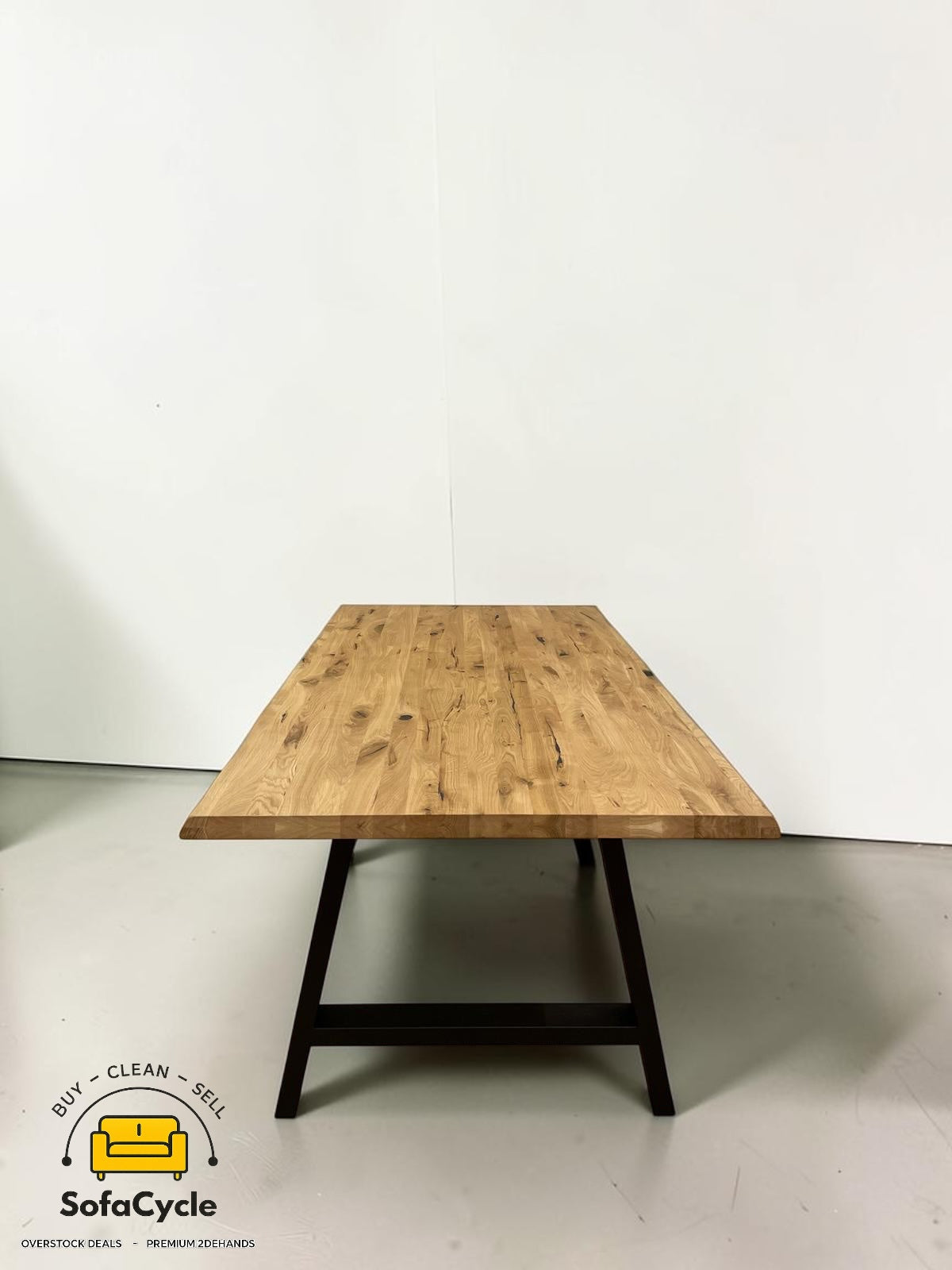 Massief eiken eettafel – robuust design met metalen poten (NIEUW)