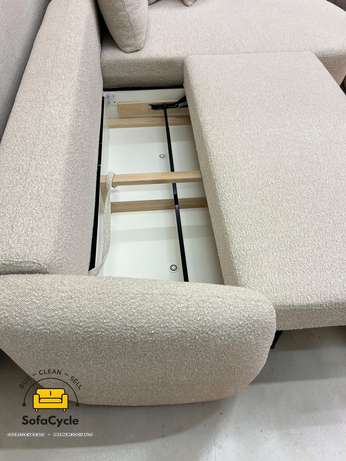 Hoekzetel wit in bouclé met slaapfunctie – overstock