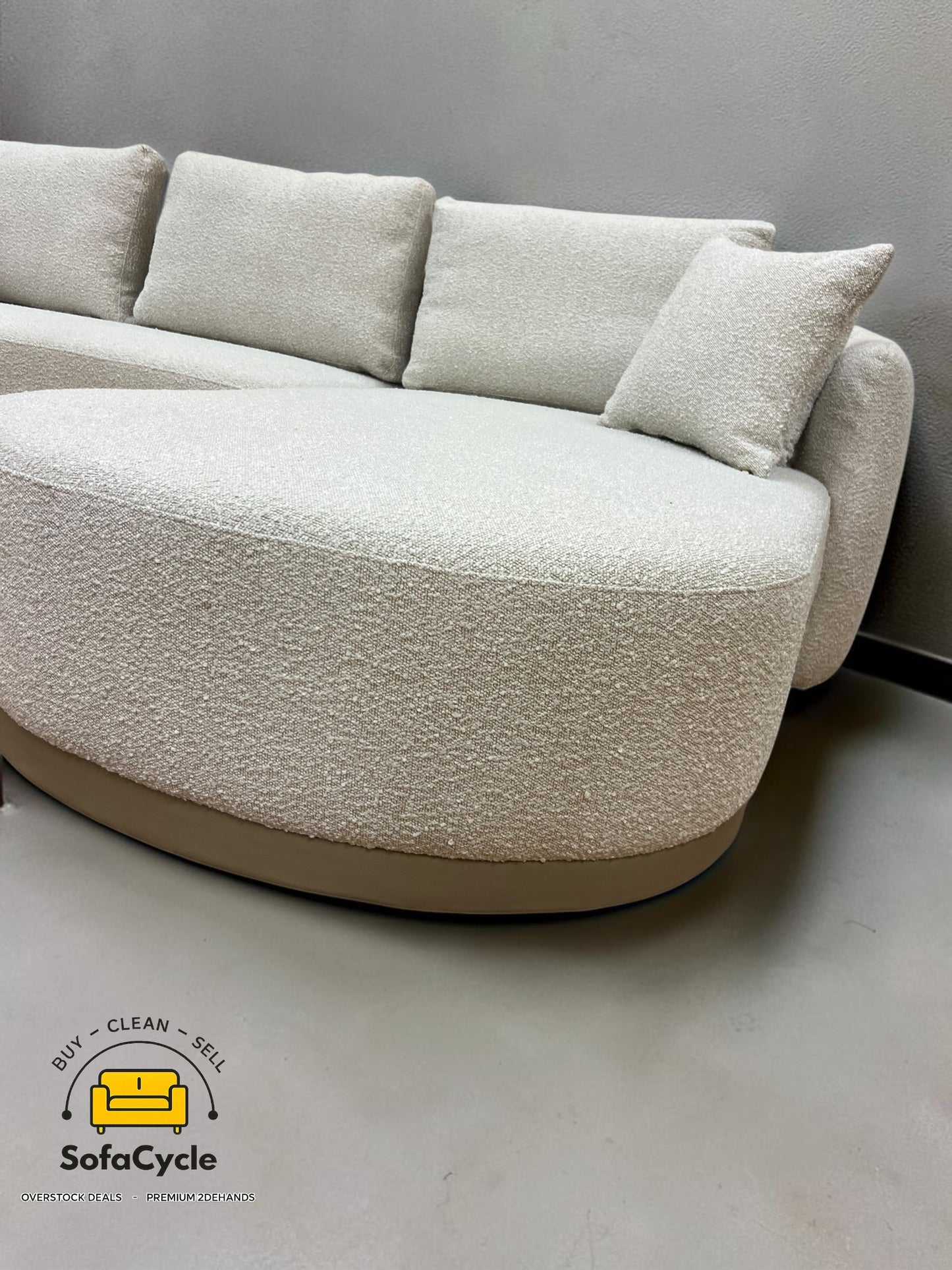 Hoekzetel wit in bouclé met slaapfunctie – overstock