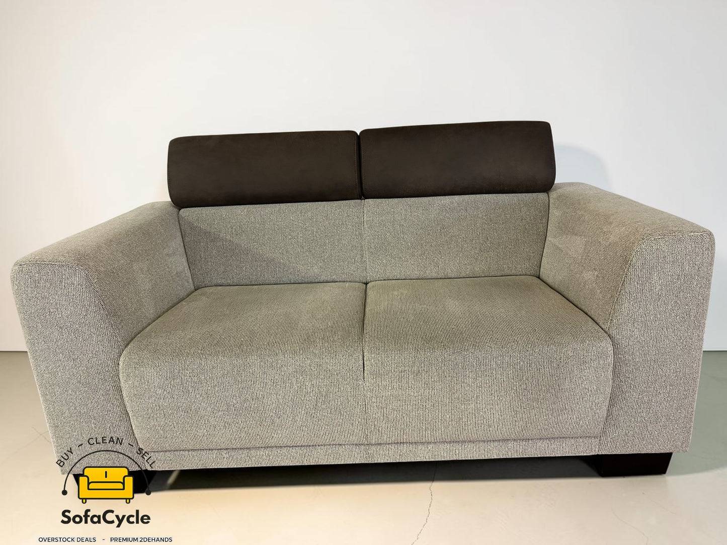 Montèl 2-zit grijs in stof showroommodel – tweedehands