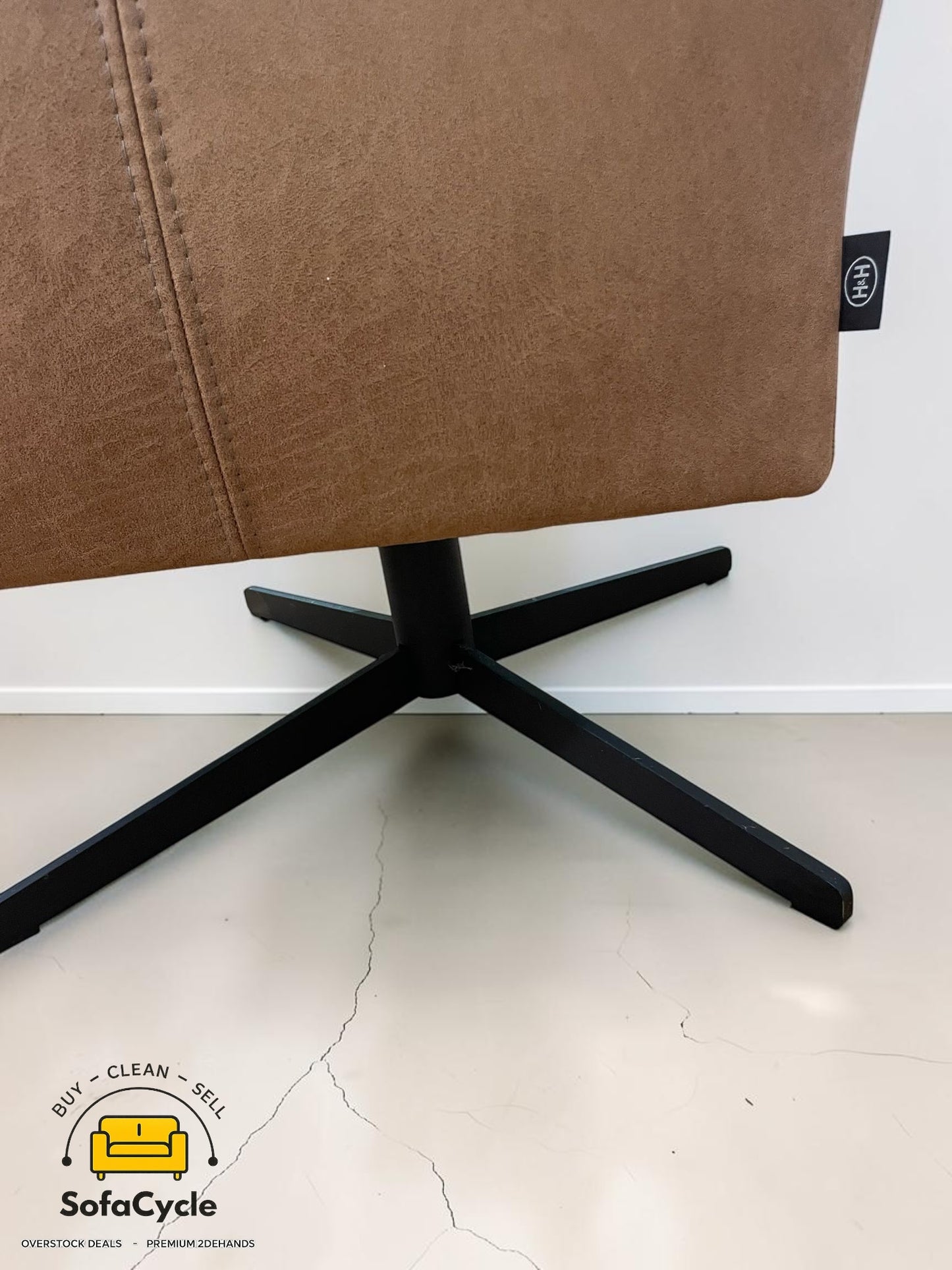 Henders & Hazel fauteuil cognac met voetbankje – tweedehands